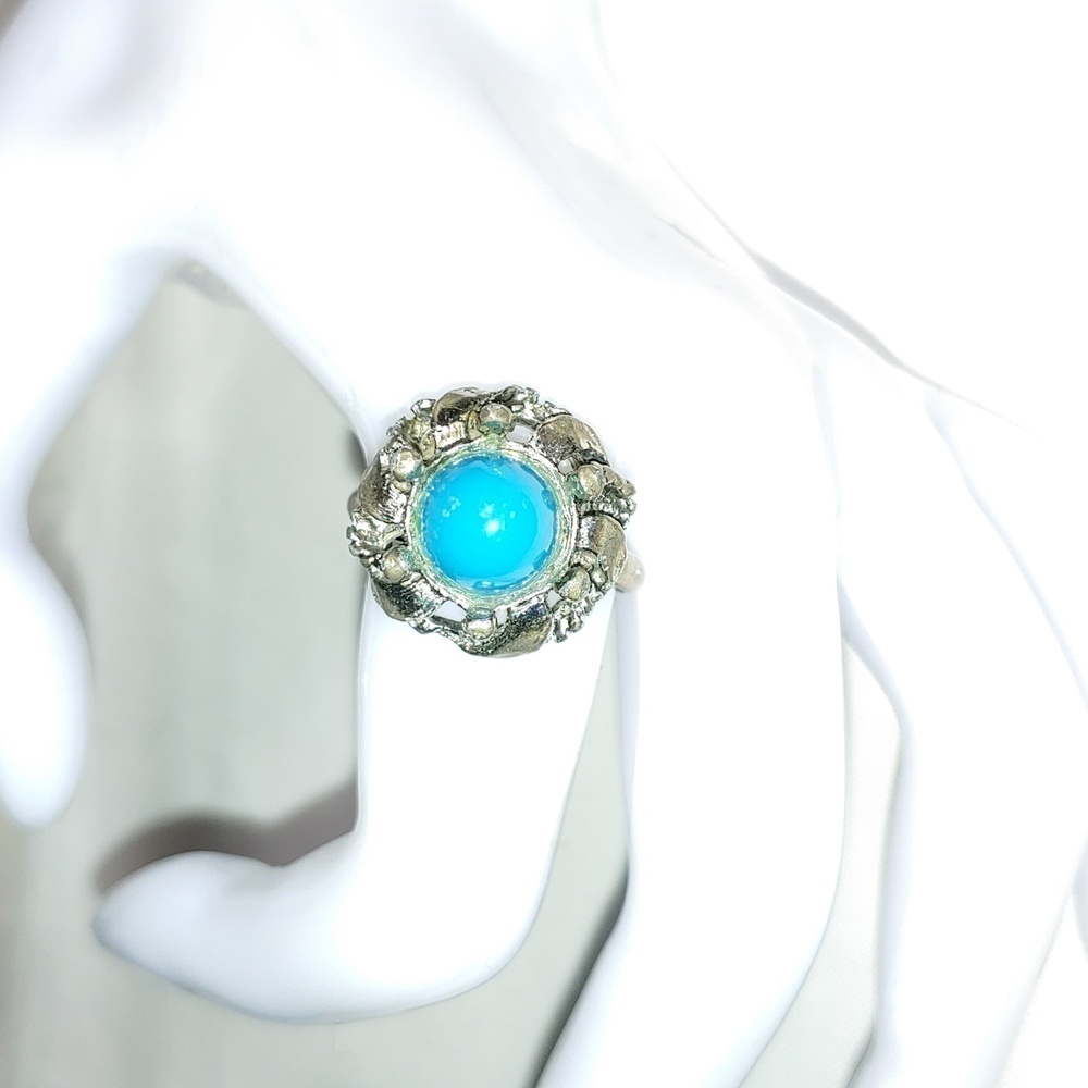 Round Turquoise Ring - Picture 1 of 3